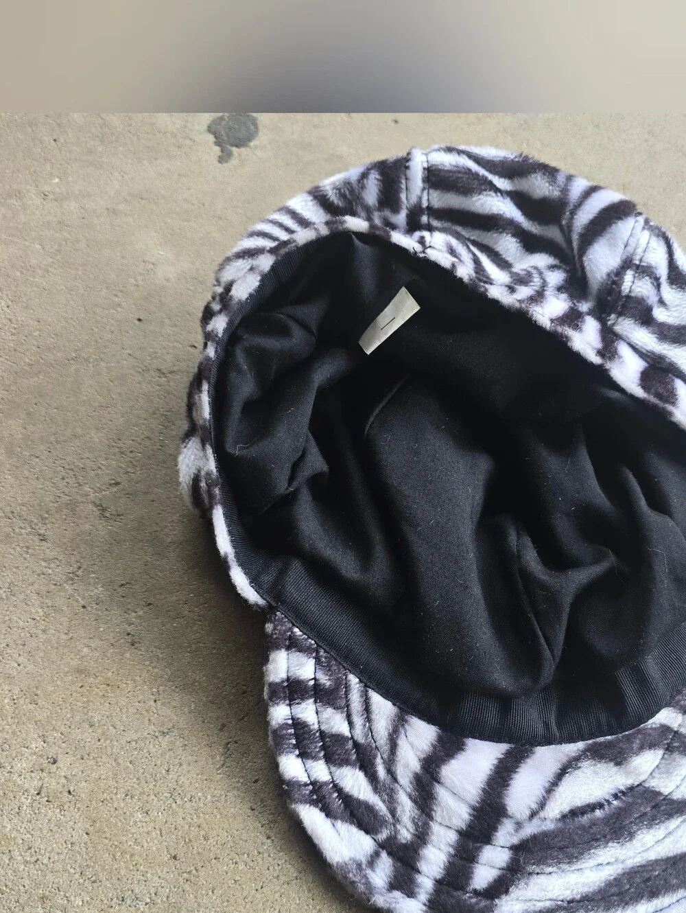 Vtg Y2k Faux Fur Zebra Cabbie :)